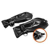FĂ€ustlinge aus PVC in Latex-Optik